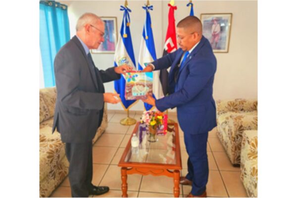 Embajador de Nicaragua en El Salvador recibe visita diplomática del Embajador de Brasil en el país centroamericano