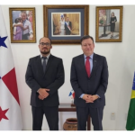 Embajador de Nicaragua en Panamá en reunión con embajador de Brasil