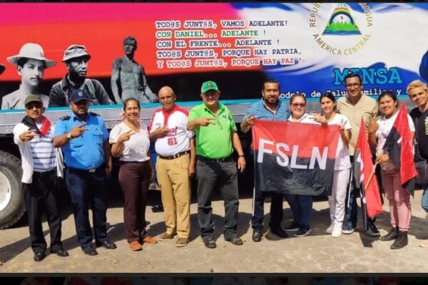 Familia de Muelle de los Bueyes reciben con alegría nuevas clínicas móviles