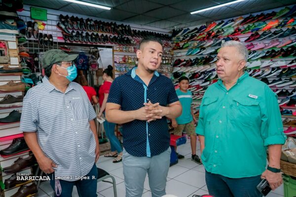 Comerciantes del Mercado Israel Lewites ofertan Productos en ocasión del fin de semana largo