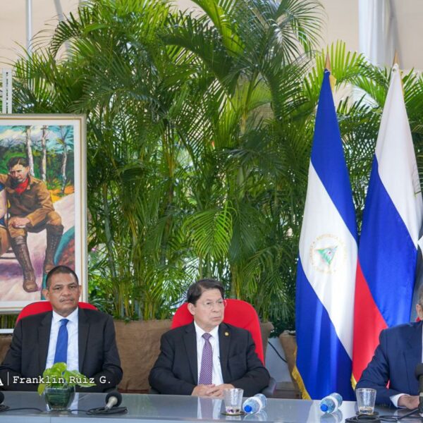 Foto de Encuentro del Comandante Daniel Ortega con el Canciller de Rusia