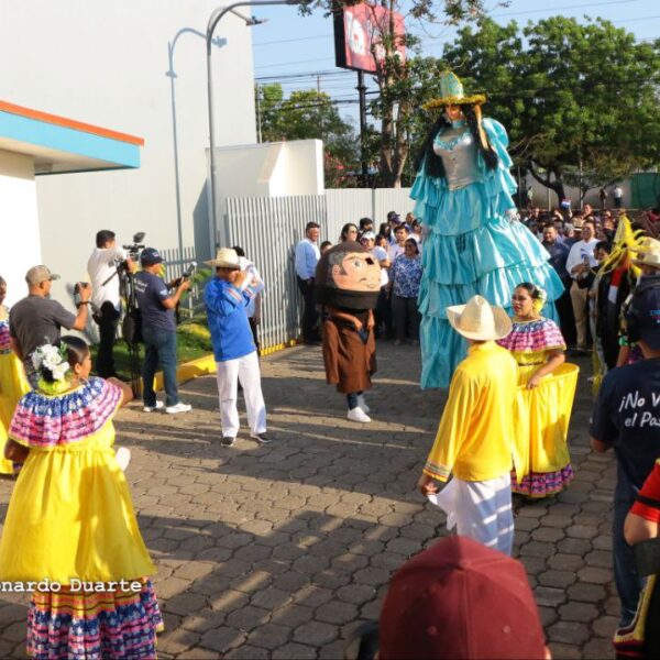 Foto de Inauguración del Centro  Cultural y Politécnico José Coronel Urtecho