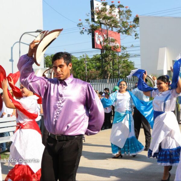 Foto de Inauguración del Centro  Cultural y Politécnico José Coronel Urtecho