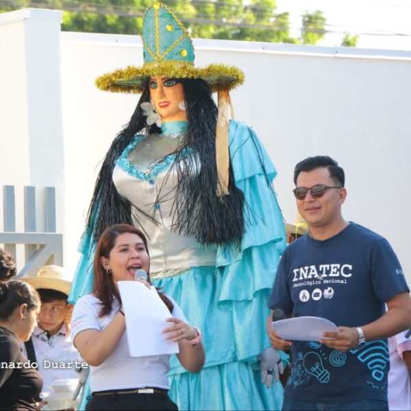 Foto de Inauguración del Centro  Cultural y Politécnico José Coronel Urtecho