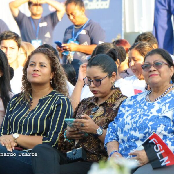 Foto de Inauguración del Centro  Cultural y Politécnico José Coronel Urtecho