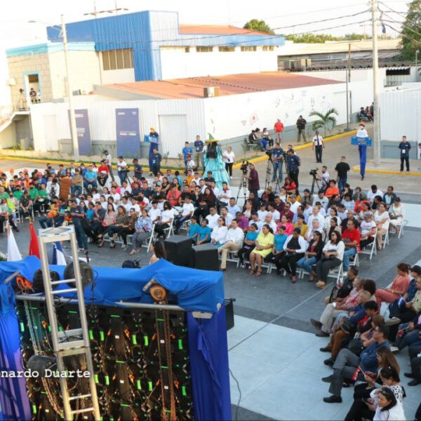 Foto de Inauguración del Centro  Cultural y Politécnico José Coronel Urtecho