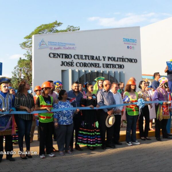 Foto de Inauguración del Centro  Cultural y Politécnico José Coronel Urtecho