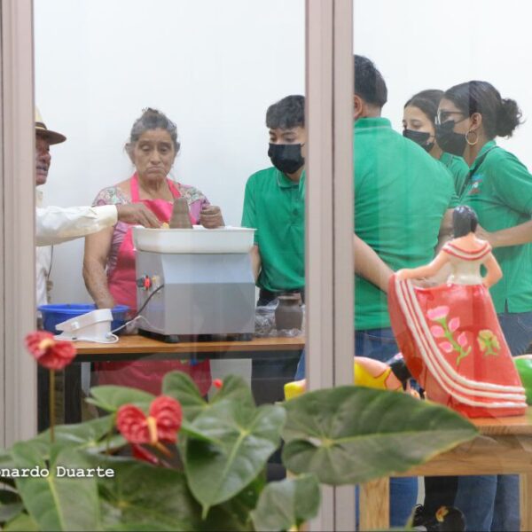 Foto de Inauguración del Centro  Cultural y Politécnico José Coronel Urtecho