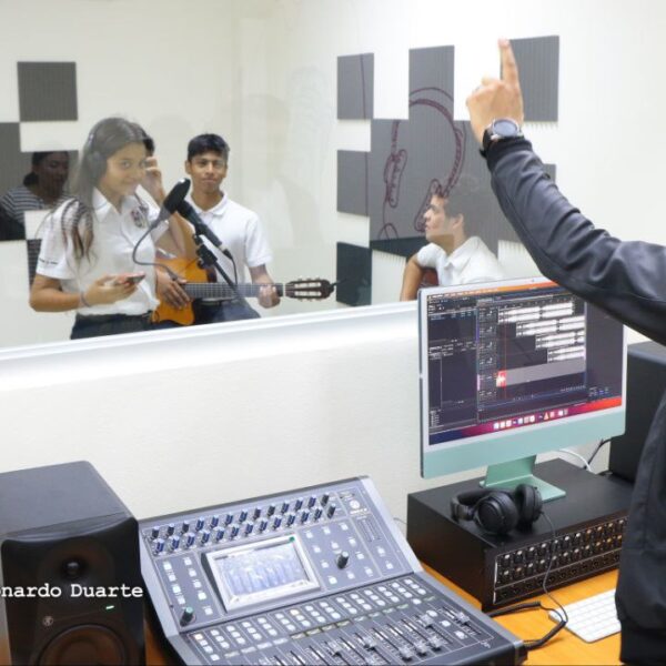 Foto de Inauguración del Centro  Cultural y Politécnico José Coronel Urtecho
