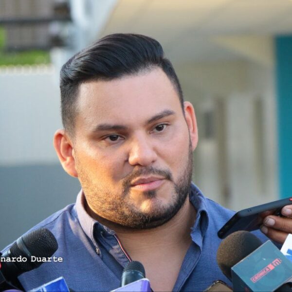 Foto de Inauguración del Centro  Cultural y Politécnico José Coronel Urtecho