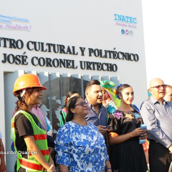 Foto de Inauguración del Centro  Cultural y Politécnico José Coronel Urtecho
