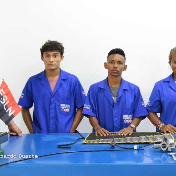 Foto de Inauguración del Centro  Cultural y Politécnico José Coronel Urtecho