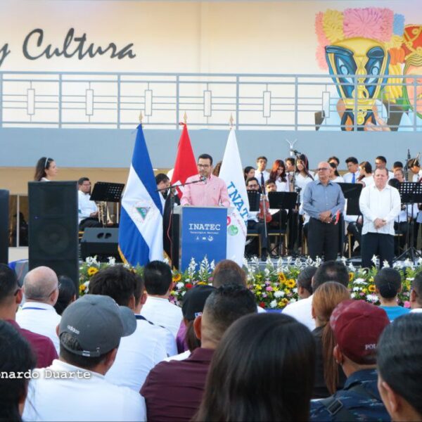 Foto de Inauguración del Centro  Cultural y Politécnico José Coronel Urtecho