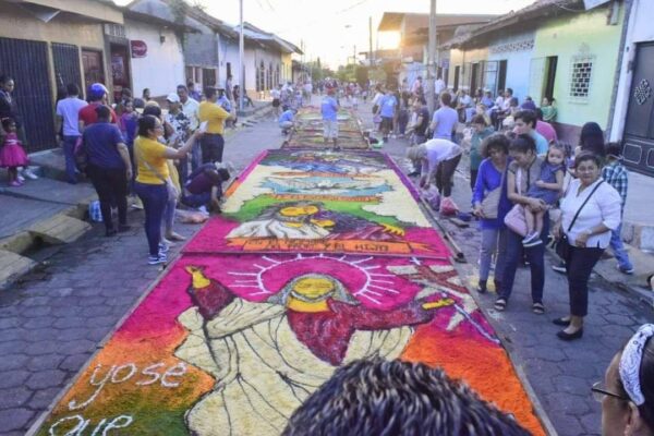 Alfombras pasionarias, identidad cultural del pueblo de León