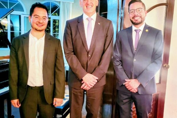 Representante de Nicaragua en Guatemala en Concierto del Pianista guatemalteco Estuardo Hernández