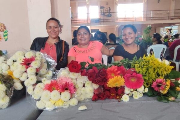 Celebran III Foro Internacional de Floricultura «La tierra sonríe a través de Las Flores»