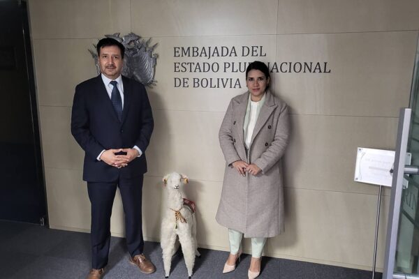 Encargada de Negocios de Nicaragua en Corea visita a su homólogo de Bolivia