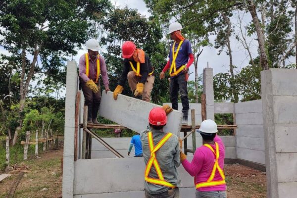 Construyen 21 viviendas de interés social en El Coral