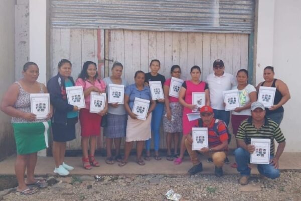 Familias de Bonanza y Siuna reciben con felicidad y alegría Títulos de Propiedad