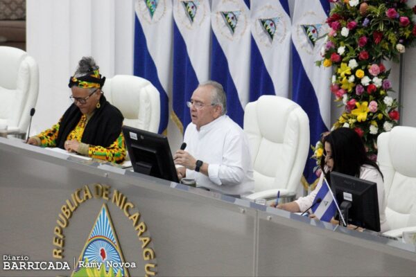 Iniciativa de Ley que declara Héroes Indígenas a los Caciques Diriangén y Nicarao
