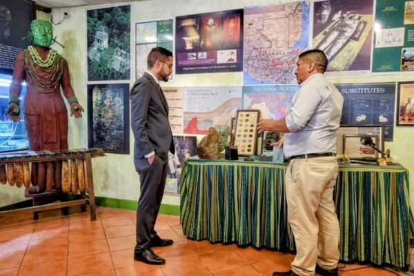 Representantes de Nicaragua en Guatemala visitan Museo del Jade Maya de Guatemala