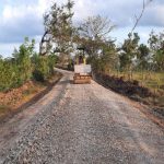 Avanza construcción de caminos en Comunidades de Nueva Guinea