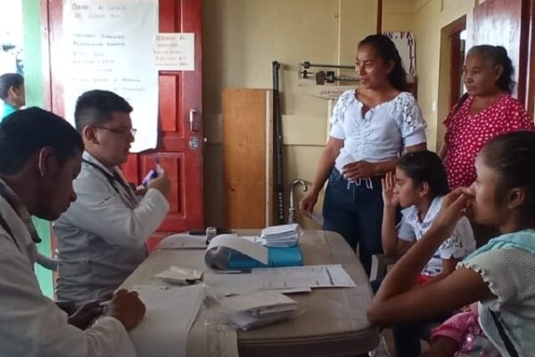 Familias de Siuna participan en Feria de la salud
