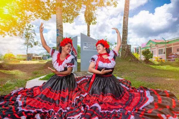 Familias de Nueva Guinea celebran el Día Internacional de los Monumentos y Sitios Históricos