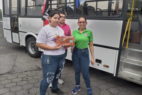 Gobierno Sandinista entrega a familias del occidente nuevas unidades de transporte
