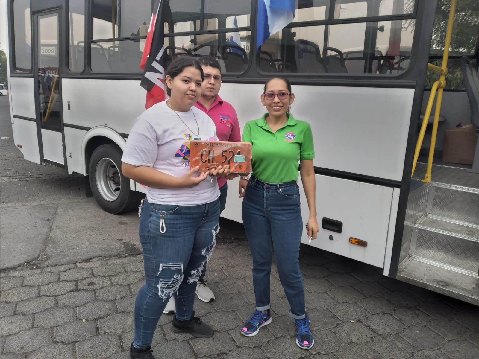 Gobierno Sandinista entrega a familias del occidente nuevas unidades de transporte