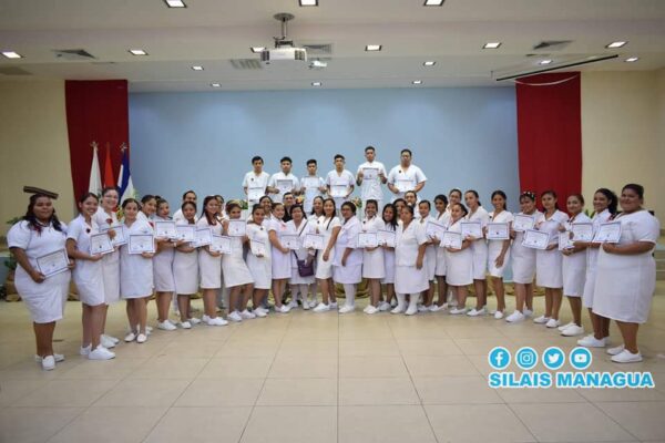Celebran segunda promoción de Auxiliares de Enfermería de la Escuela Yolanda Mayorga