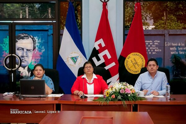 MINED desarrolló primer simposio virtual internacional, contribuyendo a un modelo educativo más humano