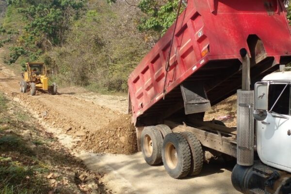 Avanza rehabilitación de camino productivo en Chontales