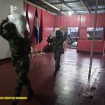 Ejército de Nicaragua participa en descargue de paquete de alimentos en Río San Juan