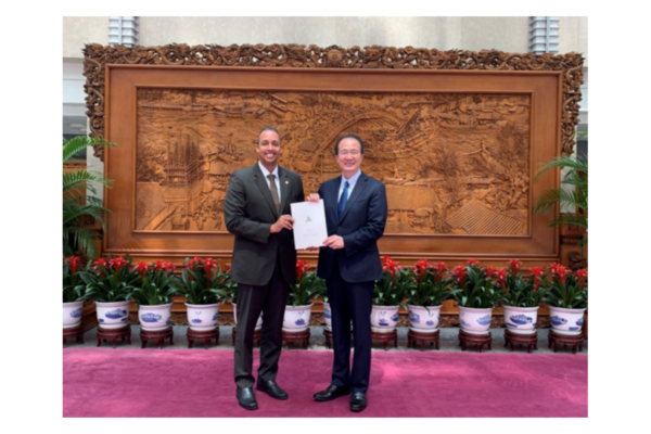 Michael Campbell presentó en China copias de cartas credenciales que lo acreditan como Embajador de Nicaragua