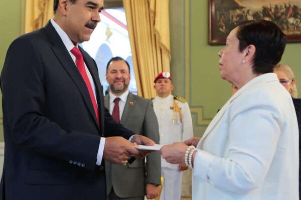 Presidente de Venezuela recibió Cartas Credenciales de la Compañera Daysi Torres