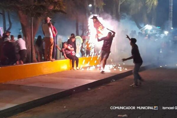 Familias en Carazo celebran festividades en honor a la Santa Cruz