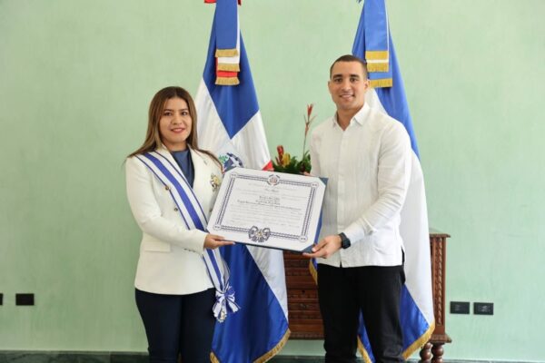 Condecoran a Embajadora de Nicaragua en República Dominicana