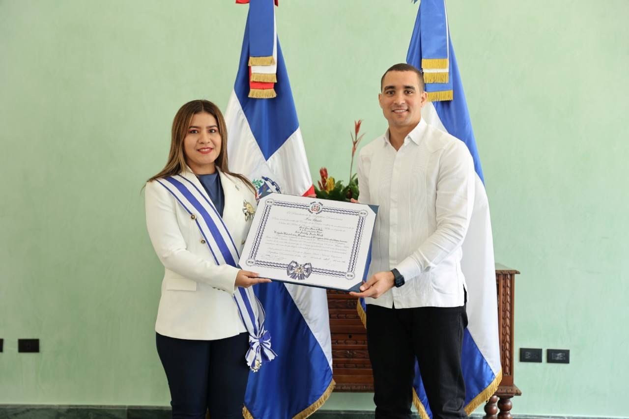 Condecoran a Embajadora de Nicaragua en República Dominicana