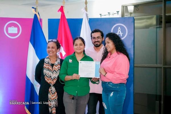 Nicaragüenses adquieren competencias en estrategias de certificación laboral