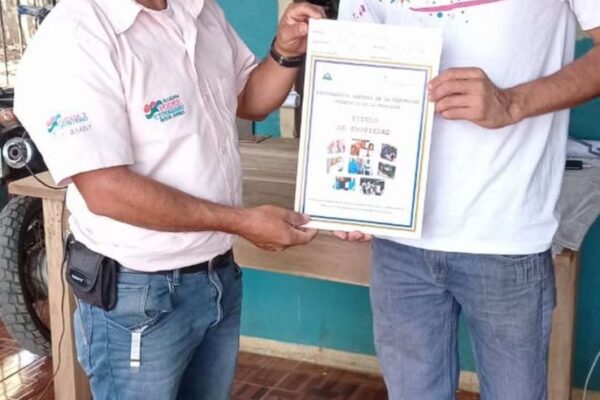 Más títulos de propiedad a familias de Nueva Guinea