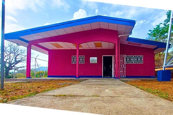 Familias de San Esteban, en Juigalpa celebran día de la Dignidad Nacional con nueva infraestructura en puesto de salud