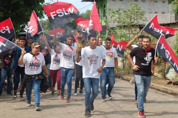 Militancia de León conmemora el 44 aniversario del inicio de la ofensiva final