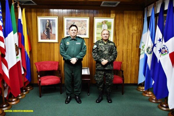 Intercambio de especialistas de inteligencia militar en el marco de la VII conferencia internacional de inteligencia