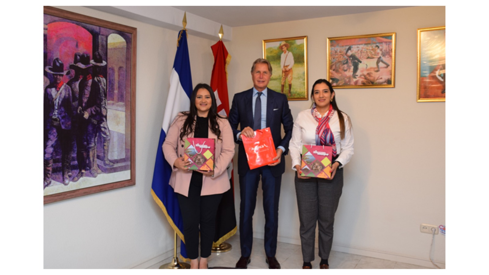 Embajador de Nicaragua en Madrid recibe visita de Gerentes Generales de Avianca en Europa y El Salvador