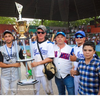 Familias darianas disfrutan de la Final del Campeonato de la Liga de Béisbol Mayor A Campesino del Grupo N°1