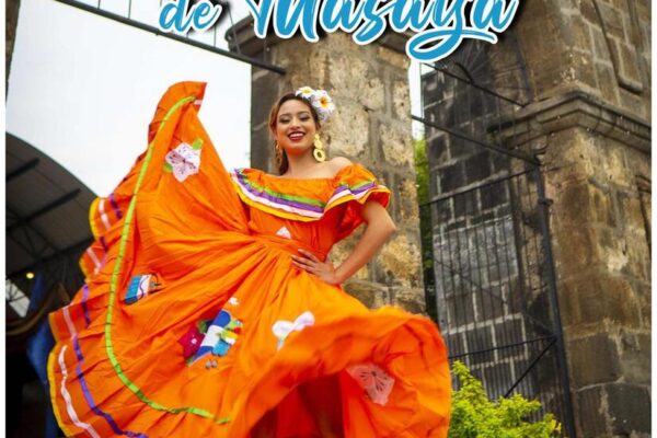 Familias de Masaya orgullosas de sus tradicionales cotonas, batas y trajes folklóricos