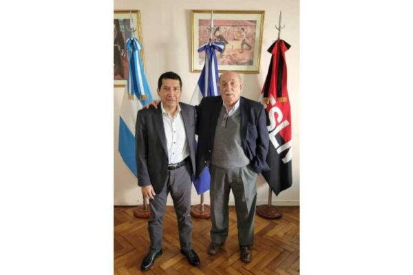 Embajada de Nicaragua en Argentina recibe visita del Escritor Carlos “Calica” Ferrer