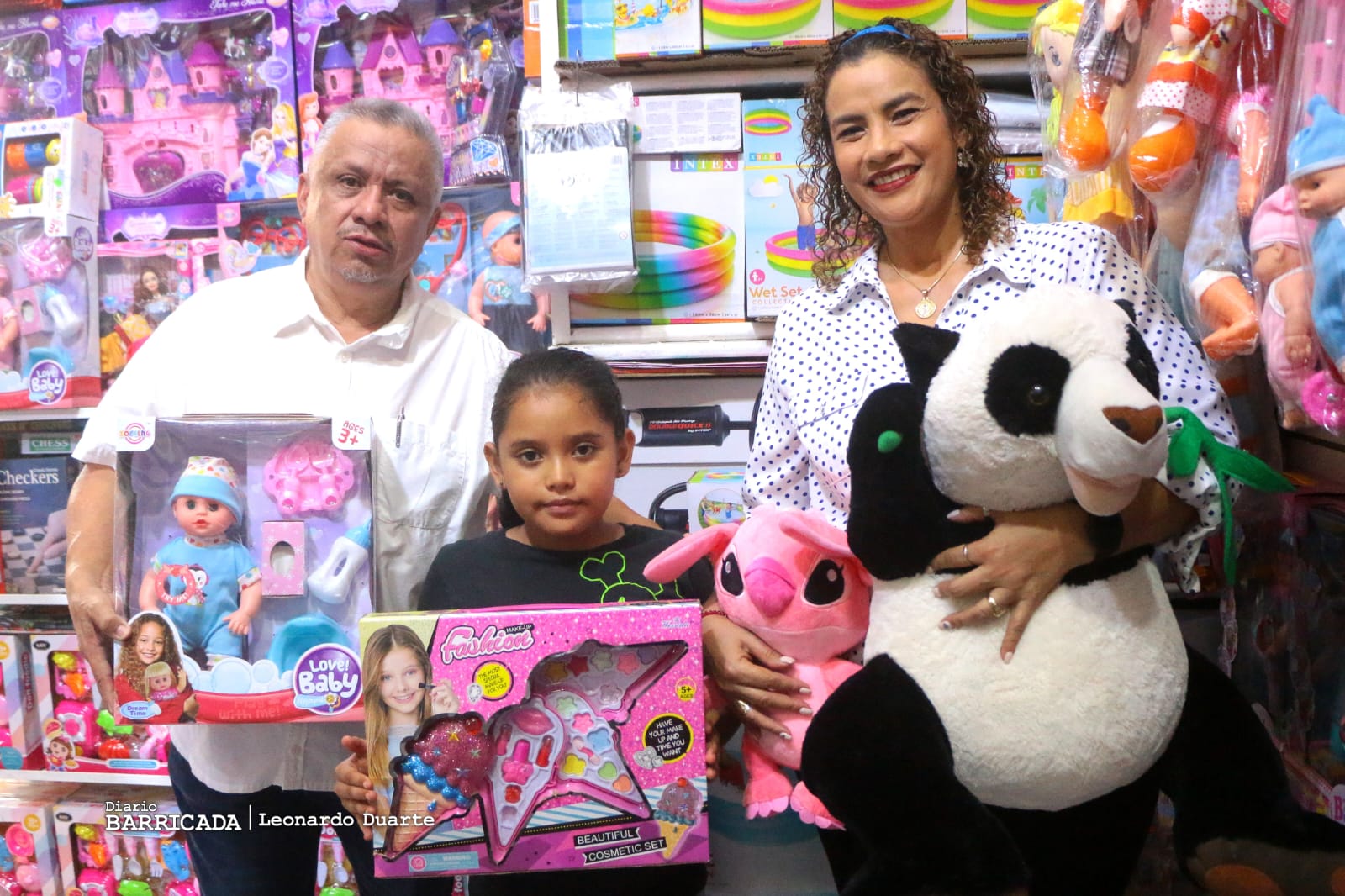 Grandes descuentos en el mercado Roberto Huembes para los reyes del hogar y para los padres nicaragüenses en su día