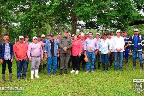 Destacamento Militar Sur se reúne con productores, ganaderos y comerciantes